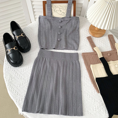 Novi model ljetnog kompleta od tankog pletiva - majica bez rukava i suknja