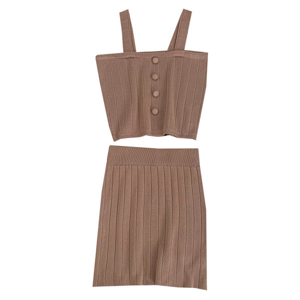 Novi model ljetnog kompleta od tankog pletiva - majica bez rukava i suknja