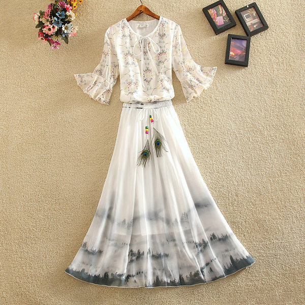 Ženski komplet duge suknje i bluze sa cvjetnim motivima