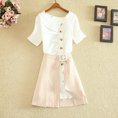 Sieviešu moderns komplekts ar pogām