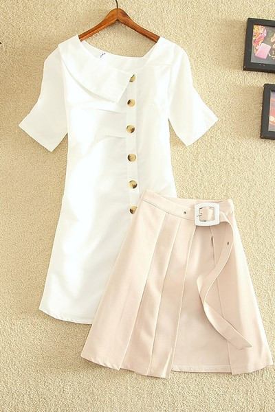 Sieviešu moderns komplekts ar pogām