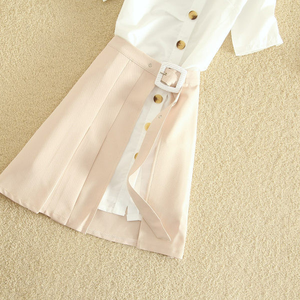 Sieviešu moderns komplekts ar pogām