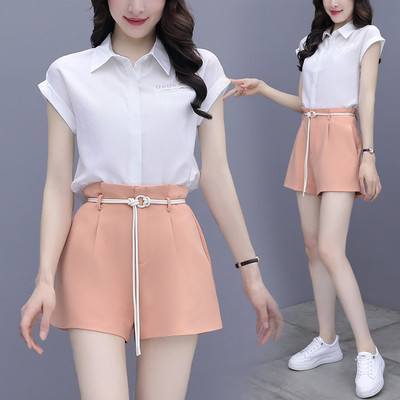 Moderan ženski komplet s remenom i visokim strukom