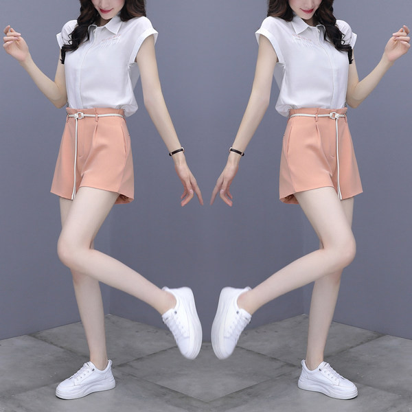 Moderan ženski komplet s remenom i visokim strukom