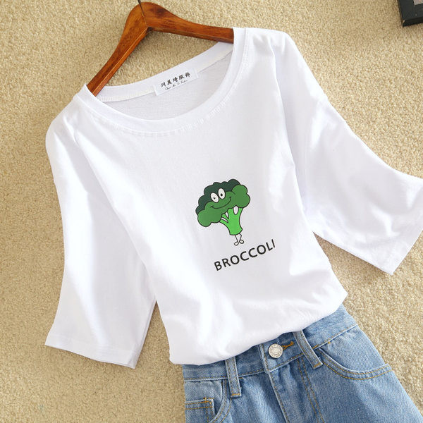 Aktualan ženski komplet od traper suknje i majice