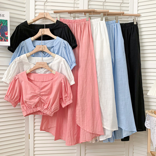 Novi model ljetnog kompleta - kratka bluza i krojena suknja