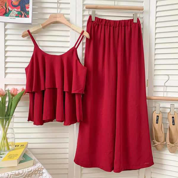 Moderan set od dva dijela - majica bez rukava i duge hlače