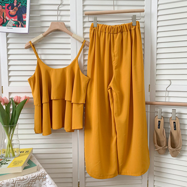 Moderan set od dva dijela - majica bez rukava i duge hlače