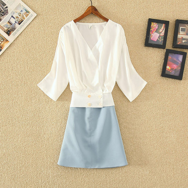 Moderan ženski komplet - kratka suknja i bluza