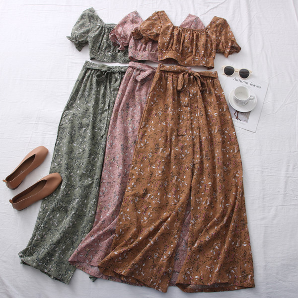 Pavasara-vasaras ziedu raksts - krūtis un garas bikses