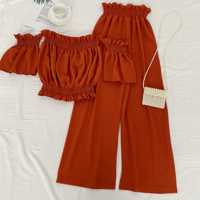 Jauna modeļa vasaras komplekts - īsa blūze ar atkailinātiem pleciem un biksēm