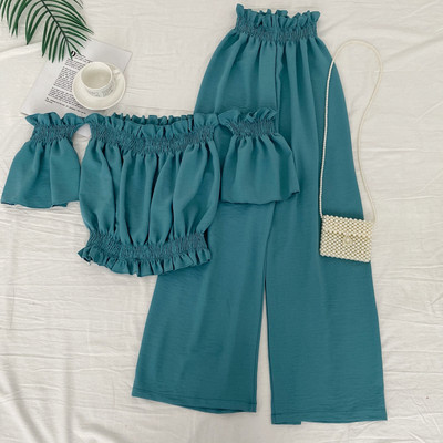 Jauna modeļa vasaras komplekts - īsa blūze ar atkailinātiem pleciem un biksēm