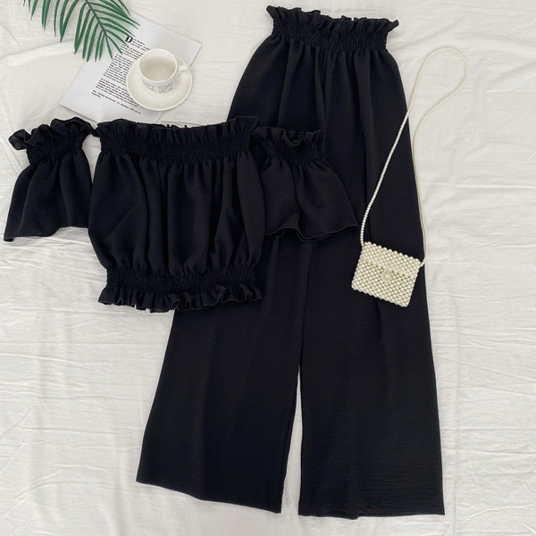 Jauna modeļa vasaras komplekts - īsa blūze ar atkailinātiem pleciem un biksēm