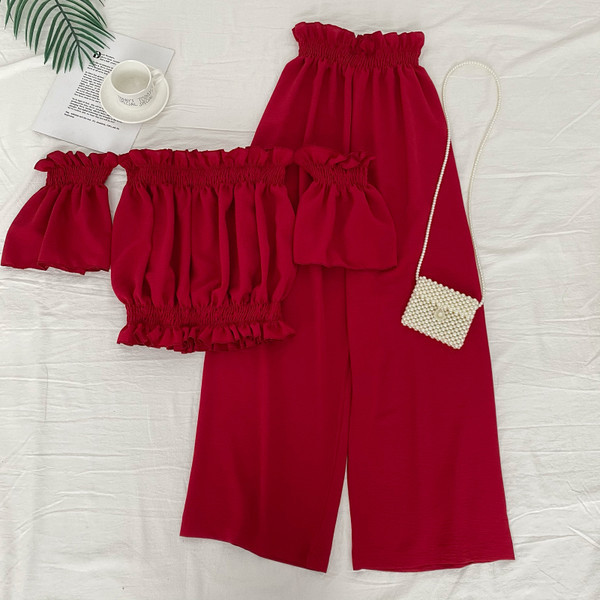 Jauna modeļa vasaras komplekts - īsa blūze ar atkailinātiem pleciem un biksēm