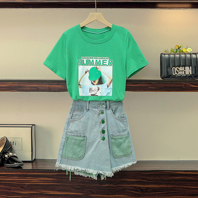 Sieviešu komplekts no divām daļām - T-krekls un īsie džinsi