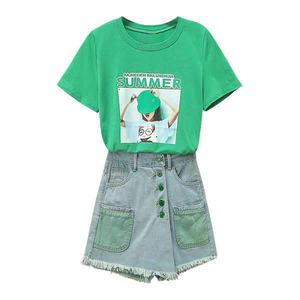 Sieviešu komplekts no divām daļām - T-krekls un īsie džinsi