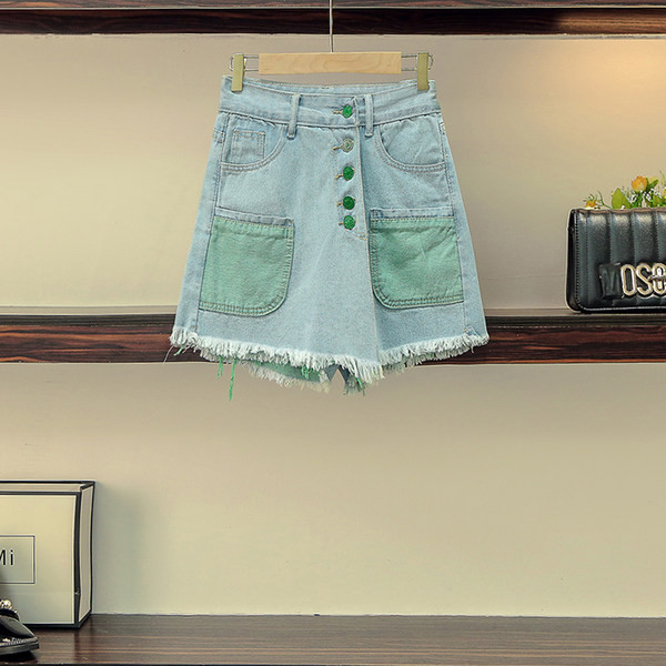 Sieviešu komplekts no divām daļām - T-krekls un īsie džinsi