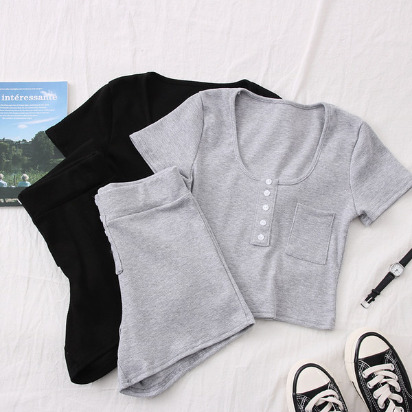 Vasaras ikdienas komplekts - īsa blūze ar pogām un šorti