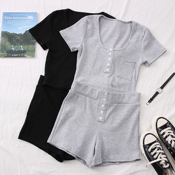 Vasaras ikdienas komplekts - īsa blūze ar pogām un šorti