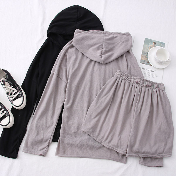 Proljetni komplet trenirke s kapuljačom i kratke hlače