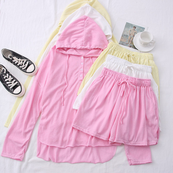 Proljetni komplet trenirke s kapuljačom i kratke hlače