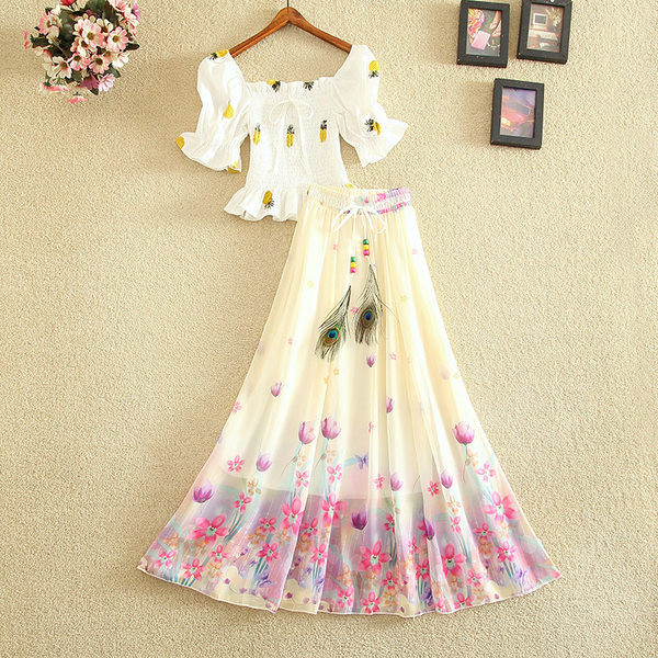 Pašreizējais sieviešu komplekts - garie svārki un blūze