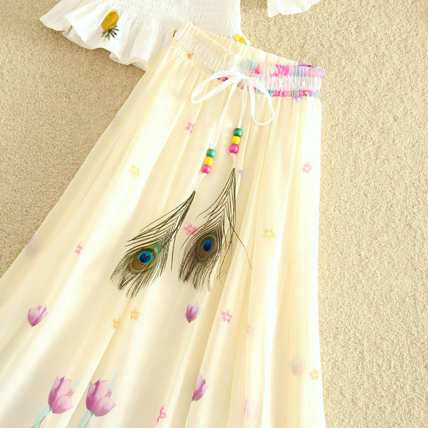 Pašreizējais sieviešu komplekts - garie svārki un blūze