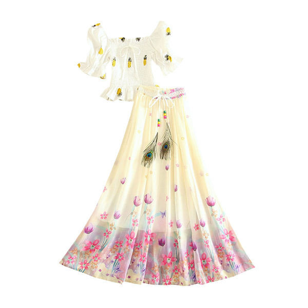 Pašreizējais sieviešu komplekts - garie svārki un blūze