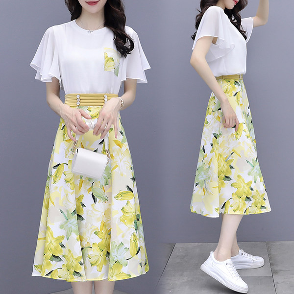 Novi model ženskog kompleta suknje i majice