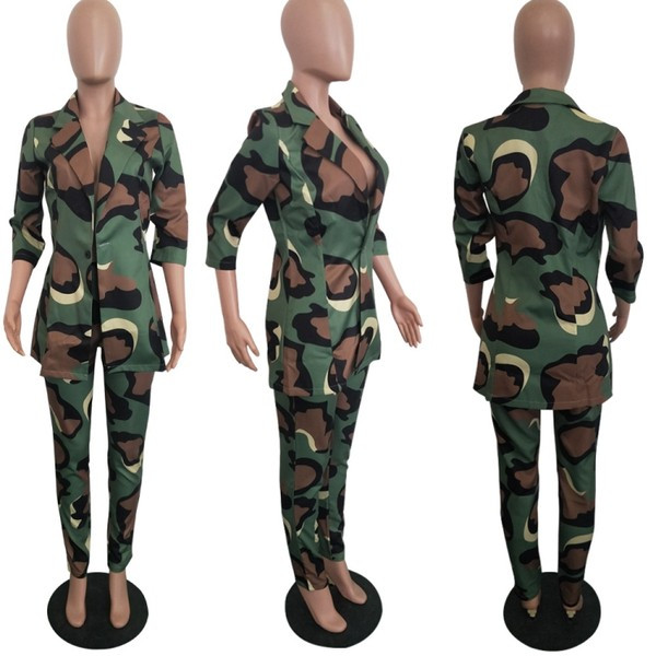 Novi model ženskog kompleta u dvije boje - kamuflaža i dezen u boji