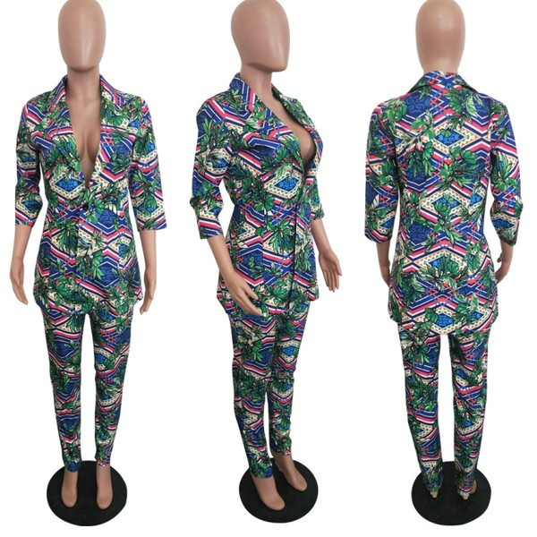 Novi model ženskog kompleta u dvije boje - kamuflaža i dezen u boji