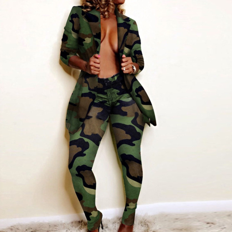 Novi model ženskog kompleta u dvije boje - kamuflaža i dezen u boji