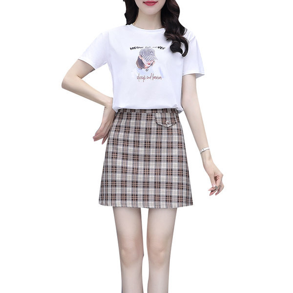 Novi model ljetnog ženskog kompleta sa aplikacijom i suknjom visokog struka