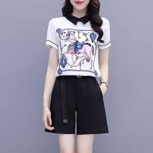 Sieviešu moderns komplekts ar aplikāciju