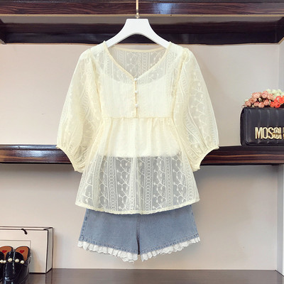 Sieviešu komplekts ar mežģīņu kreklu un šortiem