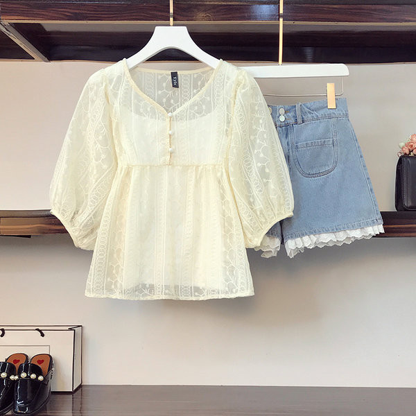 Sieviešu komplekts ar mežģīņu kreklu un šortiem