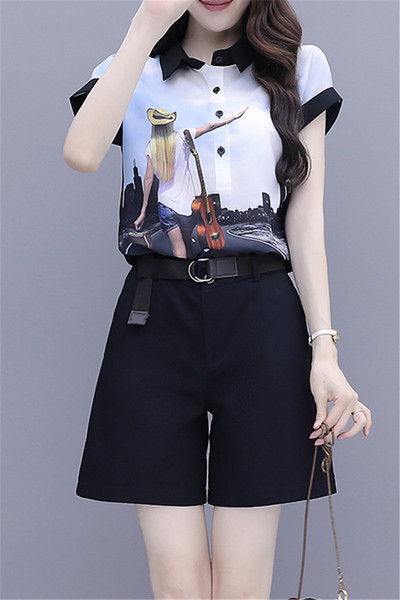 Moderan ženski komplet iz dva dijela sa aplikacijama i gumbima