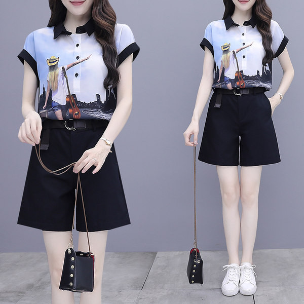 Moderan ženski komplet iz dva dijela sa aplikacijama i gumbima