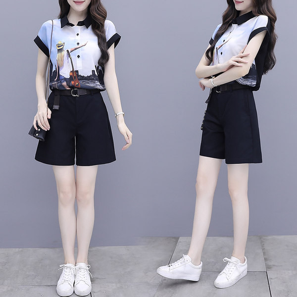 Moderan ženski komplet iz dva dijela sa aplikacijama i gumbima