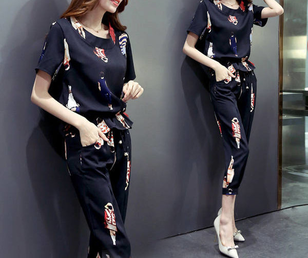 Ženski ljetni komplet - bluza i hlače s printom u boji