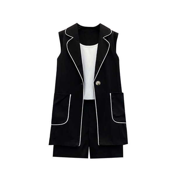 Moderan ženski komplet kratke hlače i prsluk