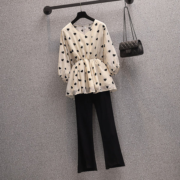 Ženski komplet košulja sa srcima i hlače sa prorezima