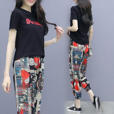 Novi model ljetnog kompleta - majica i hlače sa šarenim uzorkom