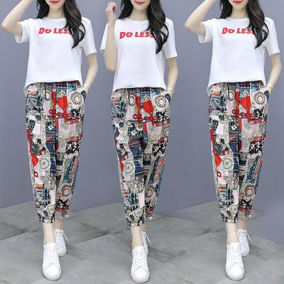 Novi model ljetnog kompleta - majica i hlače sa šarenim uzorkom