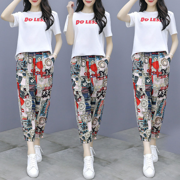 Novi model ljetnog kompleta - majica i hlače sa šarenim uzorkom