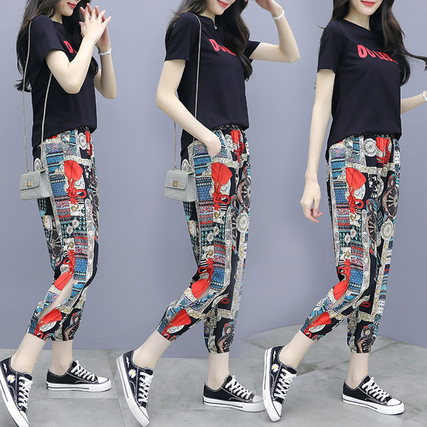 Novi model ljetnog kompleta - majica i hlače sa šarenim uzorkom