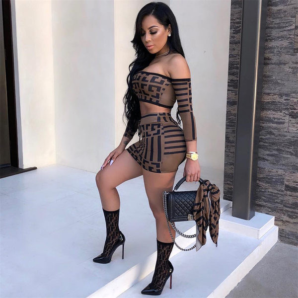 Moderan ženski komplet iz dva dijela sa suknjom i poprsjem sa spuštenim rukavima