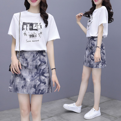 Novi model ženskog kompleta sa natpisom i aplikacijom - dvodijelni