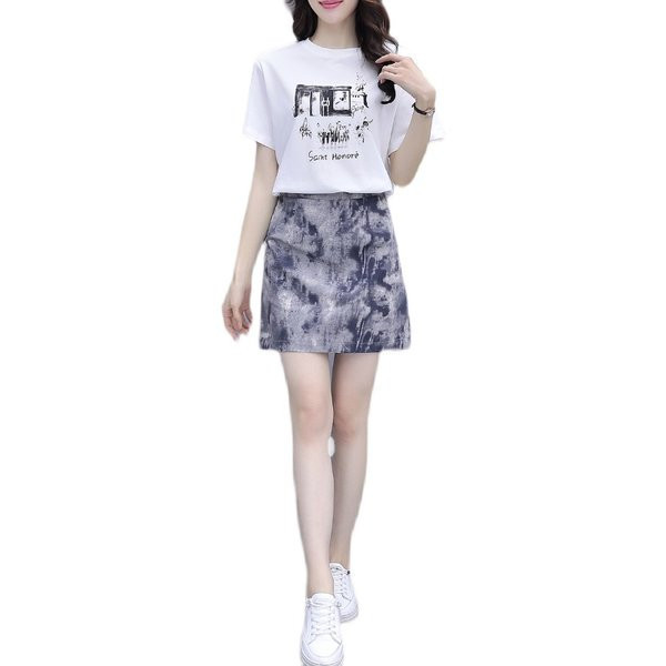 Novi model ženskog kompleta sa natpisom i aplikacijom - dvodijelni