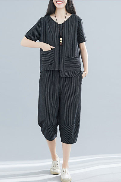 Vasaras komplekts sievietēm no asimetriskas blūzes ar kabatām un 7/8 biksēm